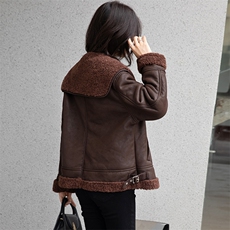 现货2024冬新款海军大翻领短羊羔毛皮毛一体加绒加厚外套韩系，女装羊羔毛/颗粒绒，美拉德工厂直营店