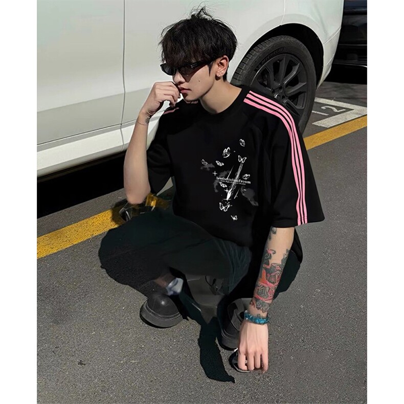 抖音得物品质二开240克宽松纯棉美式潮牌印花三条杠中性风短袖T恤图片
