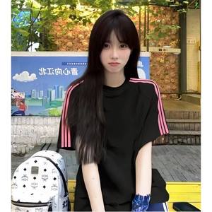 抖音得物品质二开240克宽松纯棉美式潮牌印花三条杠中性风短袖T恤图片