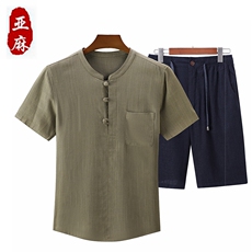 豆绿上衣+深蓝短裤