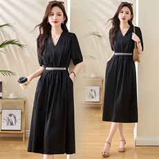 法式黑色连衣裙女2025新款夏小个子收腰显瘦赫本风V领裙子，女装连衣裙，多彩