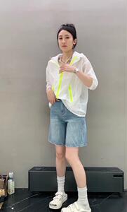亮色拉链设计连帽防晒外套图片
