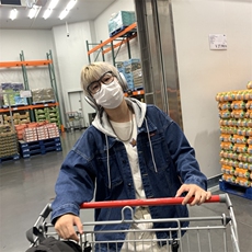 深蓝色