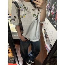 灰色