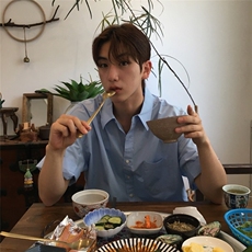 2025新款潮流纯色中袖衬衣夏季上衣韩版五分短袖衬衫男908P45，男装衬衫，星座710
