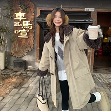 卡其色工装连帽圈圈毛拼接羽绒服女2026年冬季新款90绒长款派克服，女装羽绒服，2C159