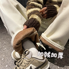 米白色