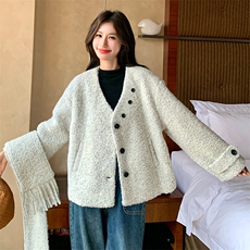 韩系浅灰色配围巾v领毛呢外套女秋冬2025新款设计减龄时髦厚大衣，女装毛呢外套，纯色衣恋