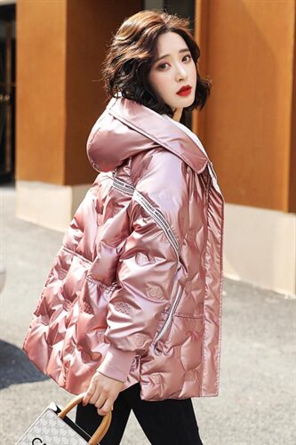 现货1000件2022年冬季新款韩版时尚宽松显瘦白鸭绒中长款连帽外套，女装羽绒服，笃写