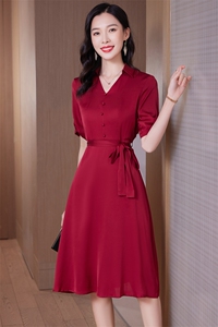 红色重磅真丝连衣裙女夏2025新款收腰显瘦高端缎面中长桑蚕丝裙子图片