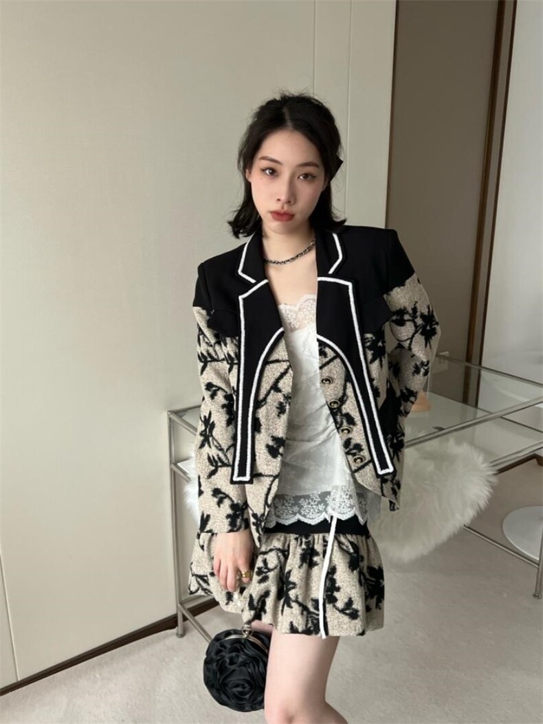 富士山下套装满满的复古小风潮，女装职业装，Queena PHoebe