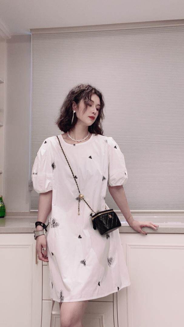 韩版刺绣重工艺连衣裙ＭL，女装连衣裙，可纳奇