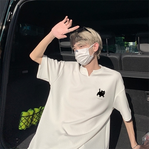 新款抖音直播得物痞帅肌理感V领短袖T7512P25控39图片
