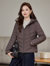 现货2025年冬季时尚休闲连帽保暖羽绒服，女装羽绒服，依恋蒂丝