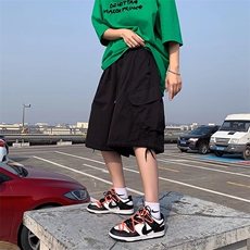 黑色
