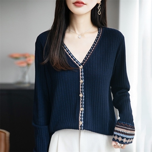 2025年秋季新款百搭女士撞色V领开衫图片