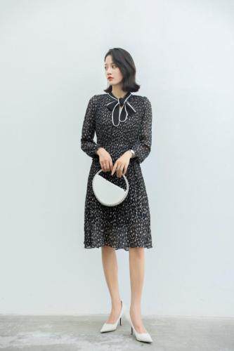 【现货】2021年春季百褶连衣裙百搭显瘦修身复古雪纺，女装连衣裙，荷塘月色