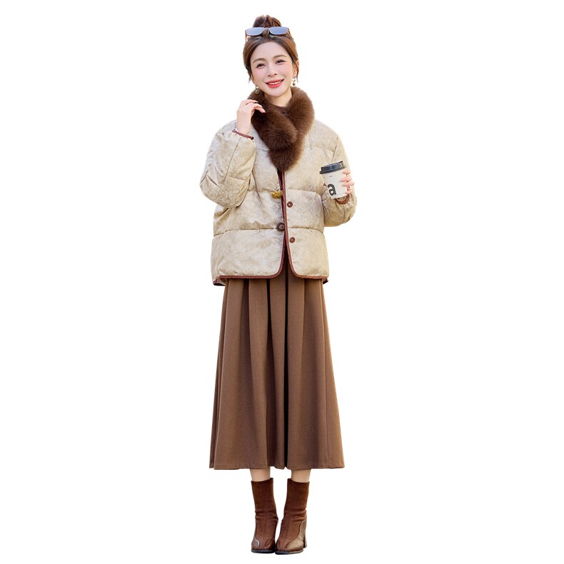 90绒。现货。新中式提花2025冬季狐狸毛领可脱卸短款羽绒服,女装羽绒服,E百度