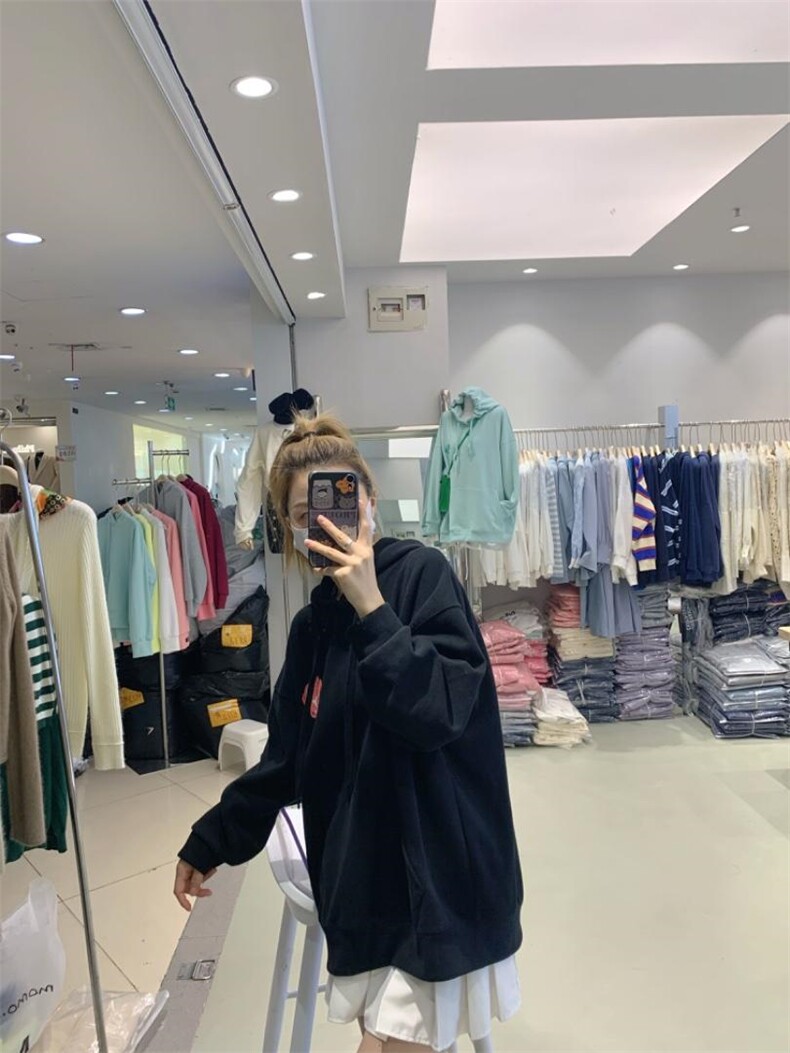 发泡连帽卫衣人，女装卫衣/绒衫，m.o