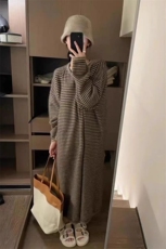 秋冬季羊毛圆领黑白条纹直筒宽松慵懒休闲连衣裙，女装连衣裙，锦瑟羊绒