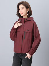 早秋冲锋衣短外套女2024新款韩系宽松连帽休闲显瘦小个子工装风衣，女装风衣，依恋蒂丝