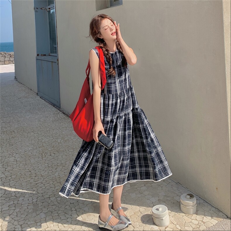 复古格子连衣裙女2025夏新款休闲俏皮韩版无袖显瘦过膝长裙送包包,女装连衣裙,诺蝶