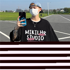 黑色