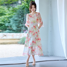 【现货】夏季新款2025度假风短袖波西米亚碎花雪纺拼蕾丝长连衣裙，女装连衣裙，乐吉娜