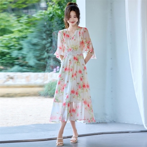 【现货】夏季新款2025度假风短袖波西米亚碎花雪纺拼蕾丝长连衣裙图片
