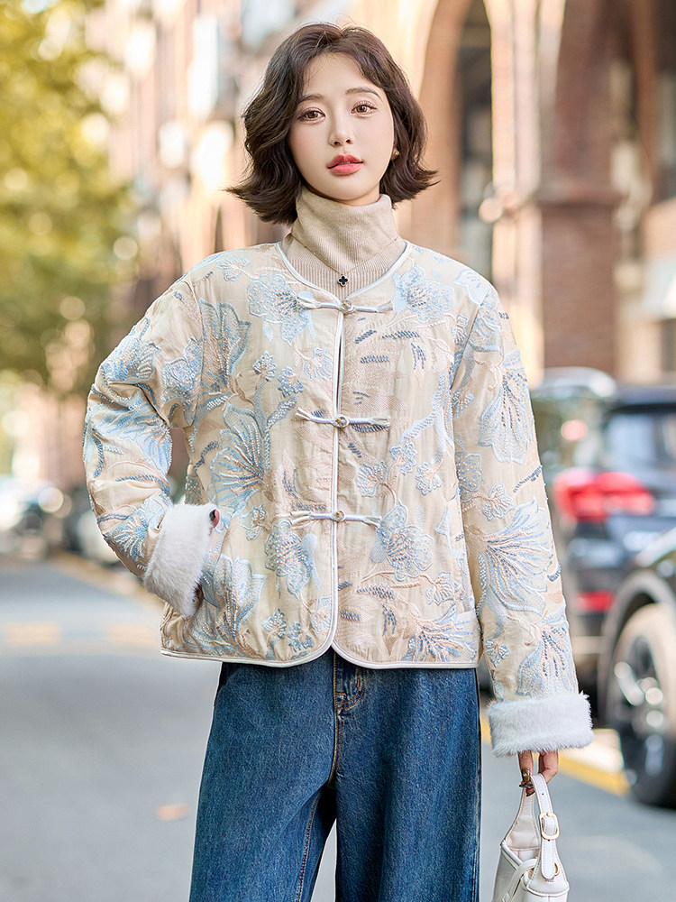 刺绣羽绒服女重工钉珠短外套2025冬新款轻薄绒盘扣上衣,女装羽绒服,韩蜜菓