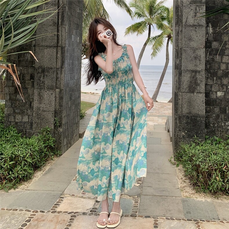 法式度假风打揽吊带连衣裙女2025夏季新款漂亮独特小众绿色碎花裙,女装连衣裙,韩蜜菓