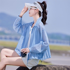 时尚蓝色短款女轻薄小外套夏季新款连帽旅行户外透气长袖薄短外套，女装防晒衣，靓衣阁