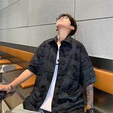 黑色