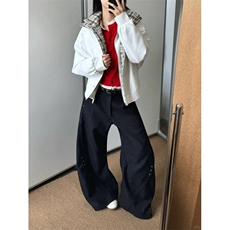 黑色