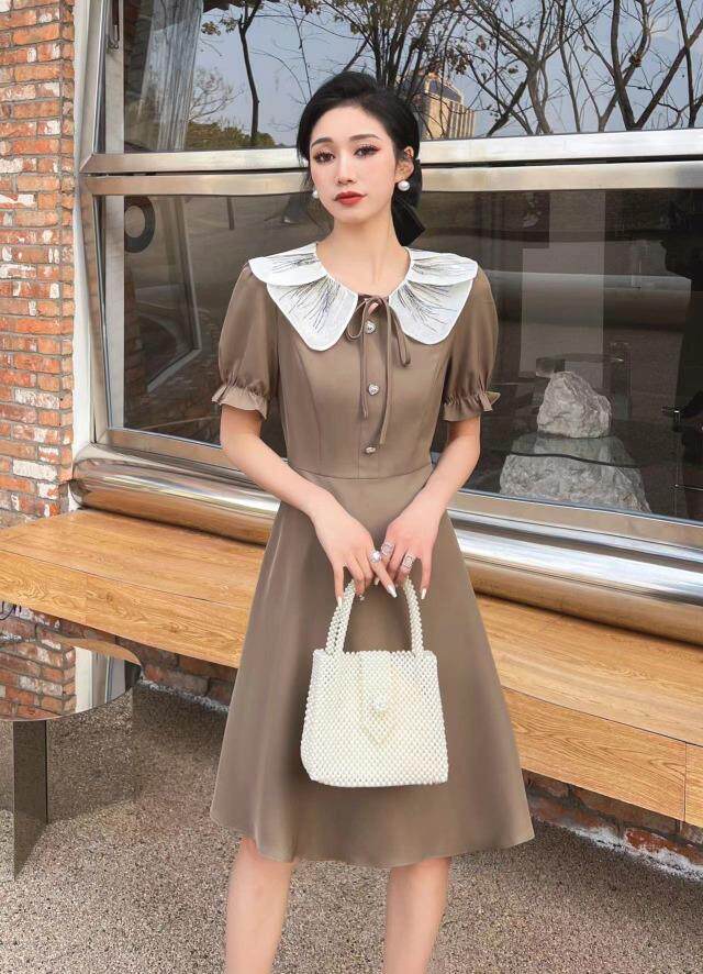 [现货]刺绣娃娃领系带连衣裙，三色、三码，女装连衣裙，依柏璐(1F)