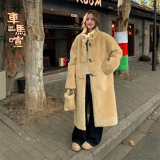 黄色牛角扣连帽皮毛一体羊羔毛厚外套女秋冬加绒保暖派克棉服大衣，女装大码女装，2B082