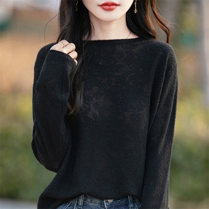 春秋款圆领精纺羊毛衫女蕾丝镂空钩花针织毛衣宽松打底衫长袖上衣图片