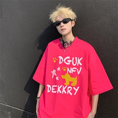 玫红色