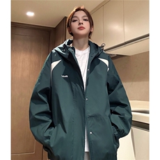 墨绿色