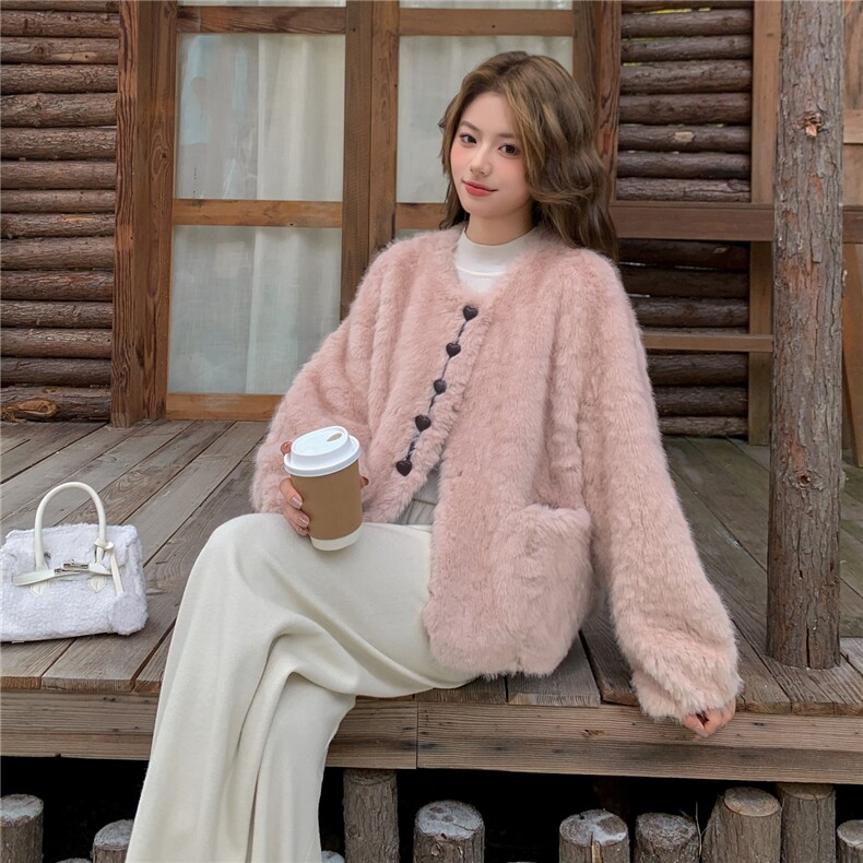 2B72-8612P175K258爱心扣环保皮草皮毛一体外套，女装皮草，乐吉娜