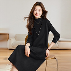 两件套钉珠半高领针织连衣裙女秋冬2025新款小个子显瘦打底毛衣裙，女装针织衫/毛衣，艾米