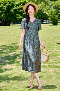 广州十三行女装爆款连衣裙洋气妈妈2025夏季新款高端气质碎花裙子图片