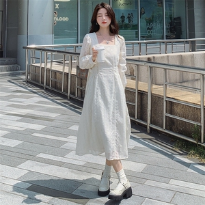 早秋长袖连衣裙女2025新款方领气质女神范温柔风米白色刺绣初恋裙图片