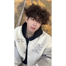 J546-P70早秋美式皮袖棒球服外套2025新款刺绣拼色潮宽松，女装短外套，电商B323A