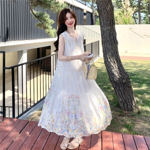 复古法式甜美浪漫风减龄印花连衣裙夏季2025时尚流苏绑带领口长裙图片