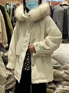 灯芯绒派克服毛领图片