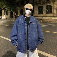 深蓝色