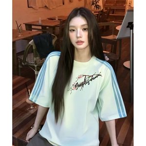 抖音得物品质二开240克宽松纯棉美式潮牌印花三条杠中性风短袖T恤图片