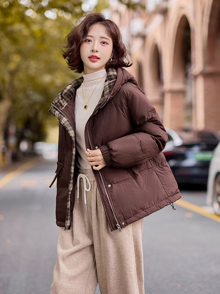 现货2024冬季新款百搭简约格子拼接连帽羽绒服外套,女装羽绒服,深水步