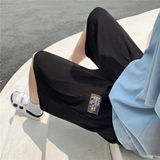黑色